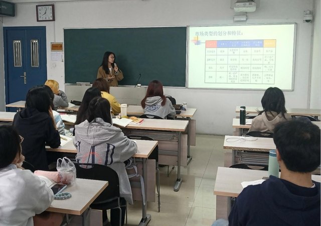 相关文章在重点讲授垄断市场章节时