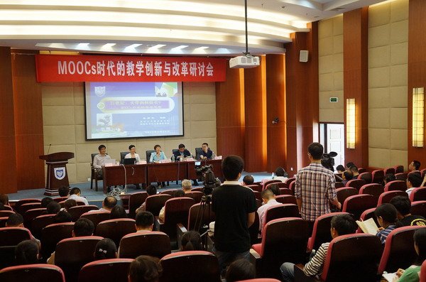 她向前来微乐游戏大厅成为欧联杯的官方